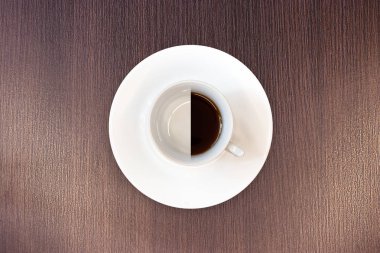 En üstteki kahve fincanı