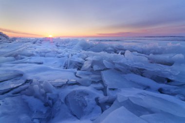 parlak bir kış sabah manzara 