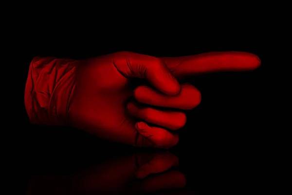 Червона рукавичка на чорному фоні — стокове фото