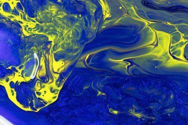 su üzerinde boya desenleri 