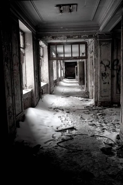 Bina şehir terk edilmiş ve unutulmuş bir parçası