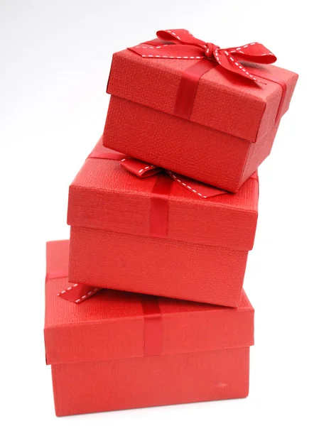 Tres Cajas Regalo Rojas Con Cinta Lazo —  Fotos de Stock