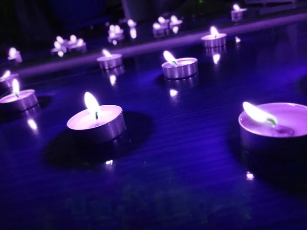 Mum ışıklı yerde güzel arka plan