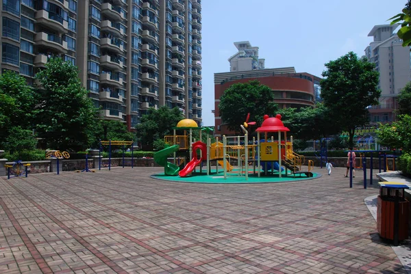 Parco giochi nel cortile in Cina — Foto Stock