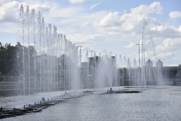 Fontain w centralnej części miasta Jekaterynburg — Zdjęcie stockowe