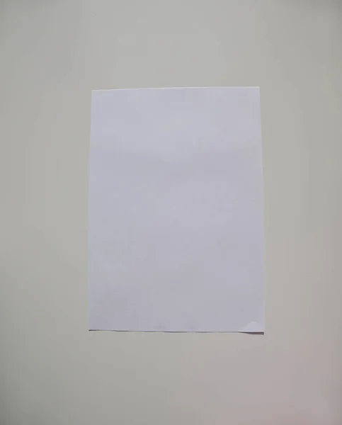 Bílý papír na bílém panelu — Stock fotografie
