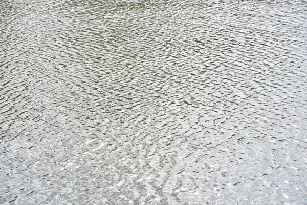 Волнистая Поверхность Речной Воды Отражением Дневного Света — стоковое фото