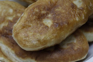 Ev yapımı kızarmış maya hamur pasta yakın