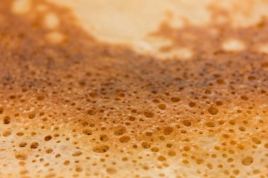 Altın kızartılmış gözlemenin soyut yapısı. Gözenekli gözenekli krep yapısının arka planı