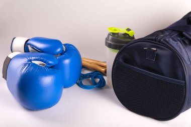 Boks, boks eldivenleri, dörtnala koşma, eller için bandaj, beyaz arka plan, üst görünüm için kapak