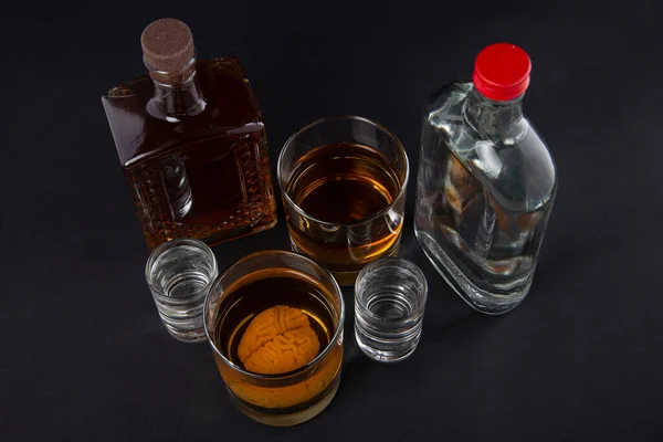 Human Brain Glass Alcoholic Drink Background Bottles Alcohol Alcohol Addiction — Stock Photo, Image