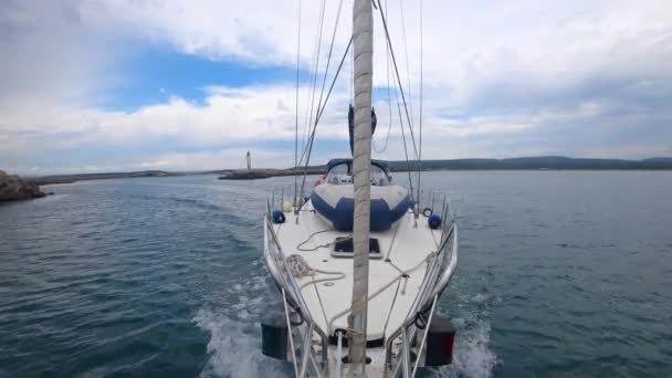 Yacht Naviguant Sur Moteur Sans Voiles Vue Proue Yacht — Video