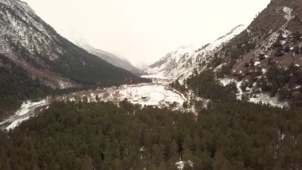 Gorge in the village of Elbrus, aerial view is light snow — Stock Video