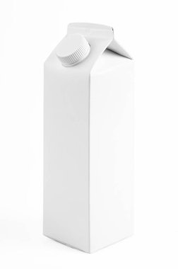 Beyaz arka plan üzerinde izole boş süt kutusu 