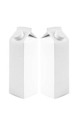 Beyaz arka plan üzerinde izole boş süt kutusu 