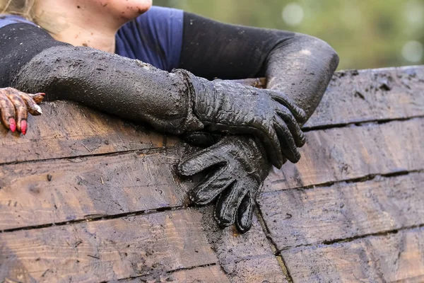 Mud Race Runners Extreme Obstacle Races — Stock Photo, Image