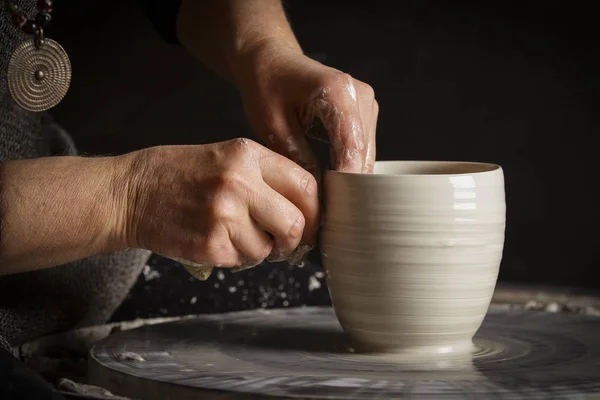 Professional Female Potter Working Workshop Studio Close Shot Potter Hands — Stock Photo, Image