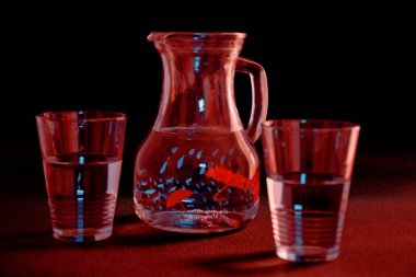 bir garip, Soyut ışık serinletici bir içecek