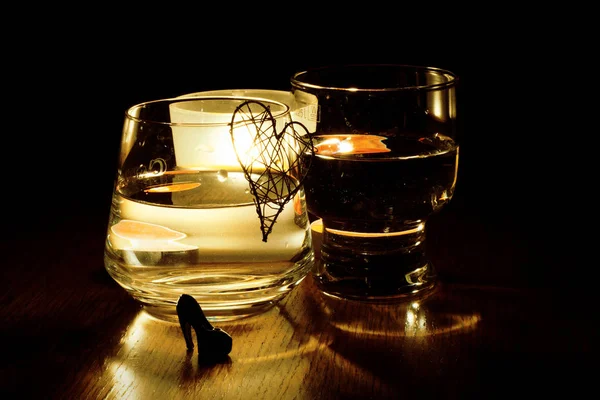 Bellissimi Bicchieri Nella Fiamma Una Candela — Foto Stock