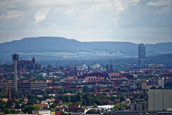 오래된 타워에서 뉘른베르크와 주변의 아름다운 전망을 감상할 있습니다 — 스톡 사진