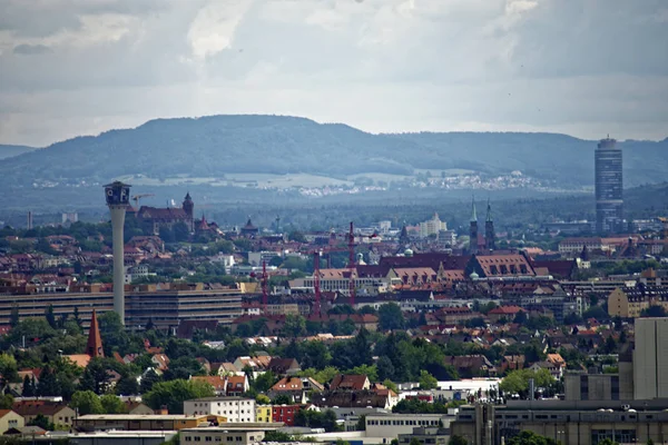 오래된 타워에서 뉘른베르크와 주변의 아름다운 전망을 감상할 있습니다 — 스톡 사진