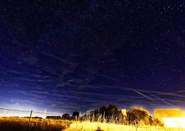 Hermosa Estrella Que Brilla Cielo Una Noche Verano — Foto de Stock