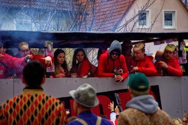 Almanya. Bavyera. Mitteleschenbach Ansbach District - 3 Mar 2019: Karnaval alayı. 