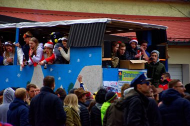 Almanya. Bavyera. Mitteleschenbach Ansbach District - 3 Mar 2019: Karnaval alayı. 