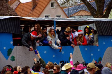 Almanya. Bavyera. Mitteleschenbach Ansbach District - 3 Mar 2019: Karnaval alayı. 
