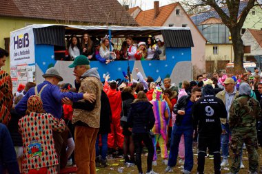 Almanya. Bavyera. Mitteleschenbach Ansbach District - 3 Mar 2019: Karnaval alayı. 