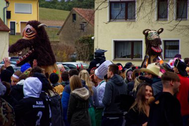 Almanya. Bavyera. Mitteleschenbach Ansbach District - 3 Mar 2019: Karnaval alayı. 