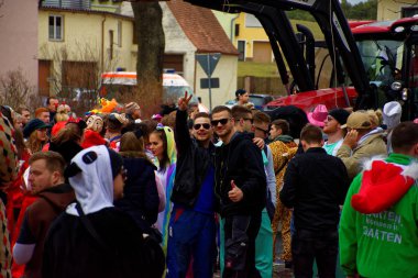 Almanya. Bavyera. Mitteleschenbach Ansbach District - 3 Mar 2019: Karnaval alayı. 
