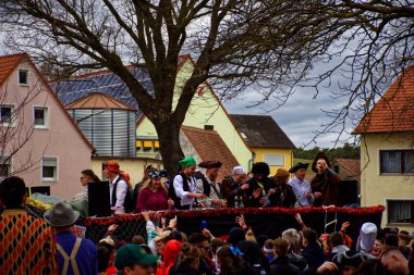 Almanya. Bavyera. Mitteleschenbach Ansbach District - 3 Mar 2019: Karnaval alayı. 