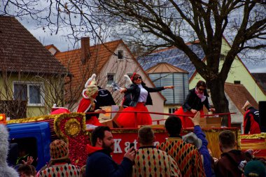 Almanya. Bavyera. Mitteleschenbach Ansbach District - 3 Mar 2019: Karnaval alayı. 
