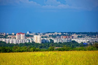 Savaştan önce Khorytsia Ukrayna adasında sıcak bir gün.