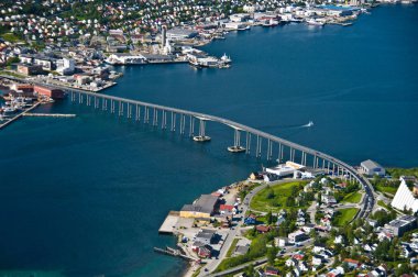 Tromso köprü görünümü, Norveç yükseltilmiş