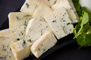 Fransızca ile lezzetli parti tablo kompozisyon peynir od siyah seramik tablo.