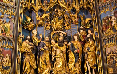 Ünlü Polonyalı simgesel yapısının Mariacki kilise ya da Cracow Krakow katedralde iç detay.