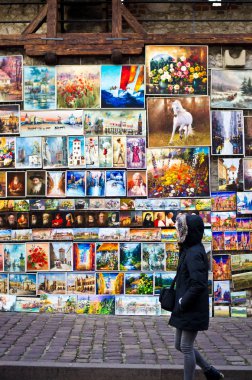 Krakow Krakov, Polonya: 30th Aralık 2016 - Old Town fo Cracow Krakow Polonya sokakta sanat satıcı