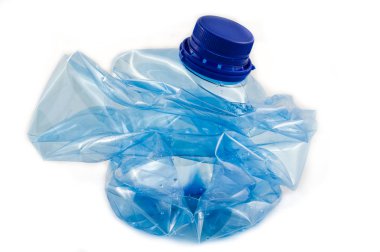 İzole bir plastik Beş litre su şişesi.