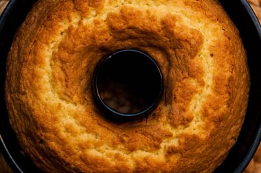 Geleneksel Polonya pastanesi: Babka adında limon aromalı kum keki. Yuvarlak, içi boş, kuru ve kumlu, tatlı ve limonlu bir tadı var.. 