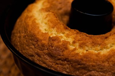 Geleneksel Polonya pastanesi: Babka adında limon aromalı kum keki. Yuvarlak, içi boş, kuru ve kumlu, tatlı ve limonlu bir tadı var.. 