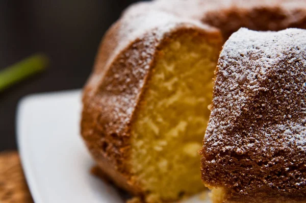 Traditionele Poolse Bakkerij Zandcake Genaamd Babka Gemaakt Met Citroensmaak Ronde — Stockfoto