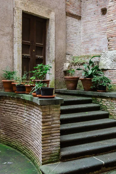 İtalyan Rom Hinterhof Eski Roma Kapısı Merdivenleri