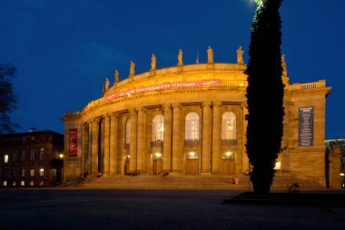 Almanya mimari stuttgart opera binası gece