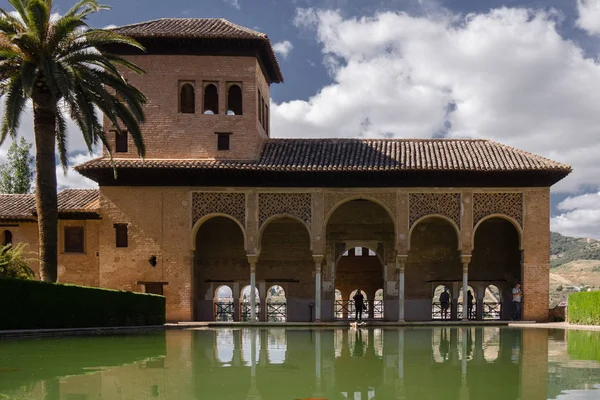 İspanya Andalusia Granada tarihi Alhambra havuzu Generalife adlı