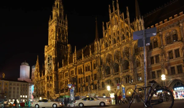 Munich Marienplatz Baviera Nueva noche ayuntamiento — Foto de Stock