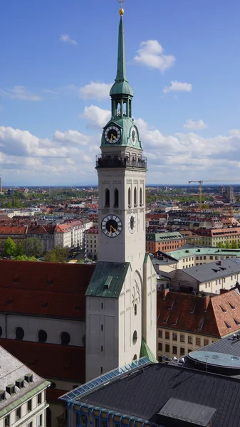 Munich Marienplatz Bavaria Nuevo ayuntamiento vista iglesia — Foto de Stock