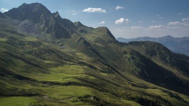 yeşil ve mavi dağ panorama uzak manzara