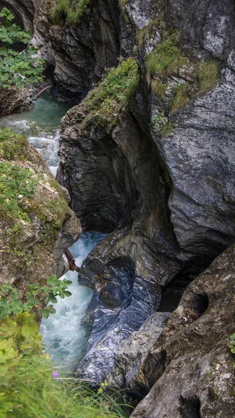 Rivière bleue dans le canyon délavé — Photo